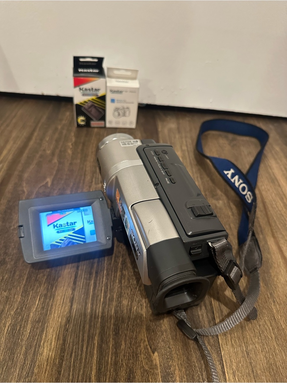 Sony Handycam CCD-TRV308 Hi8 Video Camcorder Nightshot